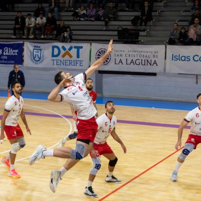 Vuelto de Mateusz Frąc para rematar (CEDIDA)