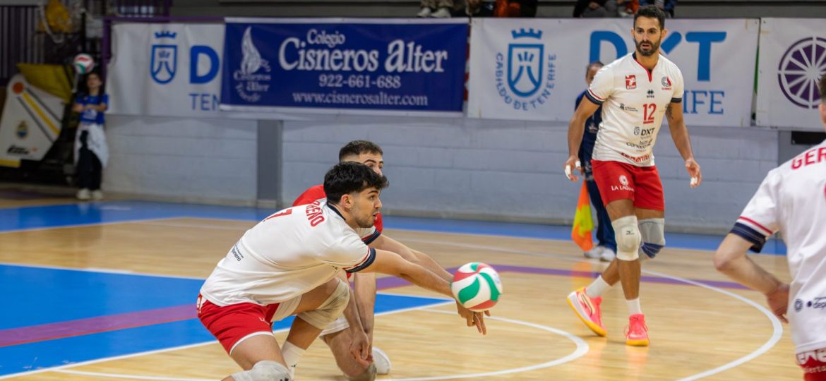 Marco Carreño recibiendo un balón (CEDIDA)