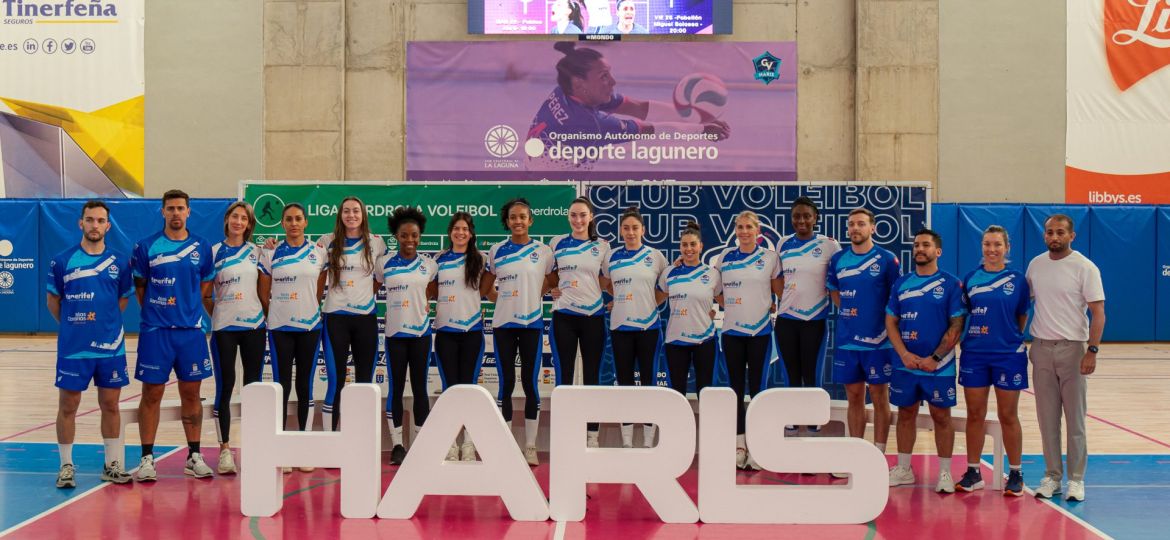 Las jugadoras y cuerpo técnico posan en el Media Day (CEDIDA)