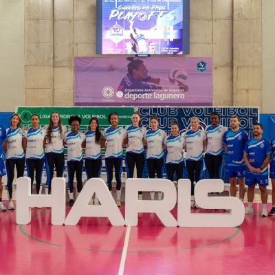 Las jugadoras y cuerpo técnico posan en el Media Day (CEDIDA)