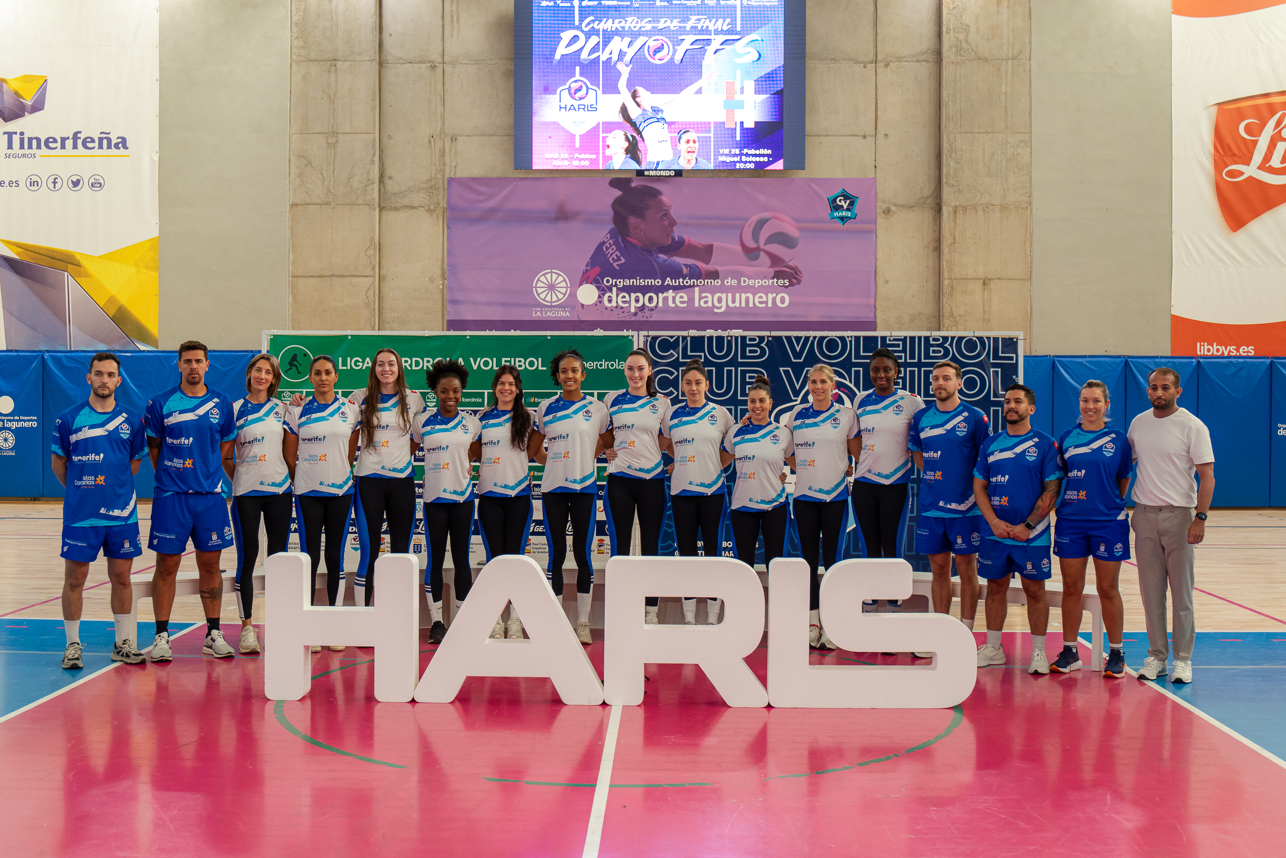 Las jugadoras y cuerpo técnico posan en el Media Day (CEDIDA)