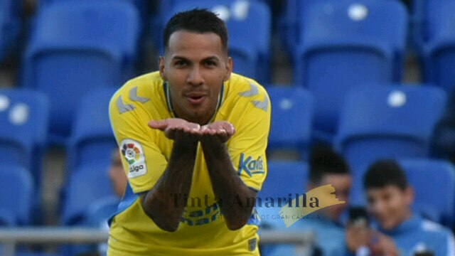 Jonathan Viera celebra un gol. (TINTAAMARILLA.ES/C.TORRES)