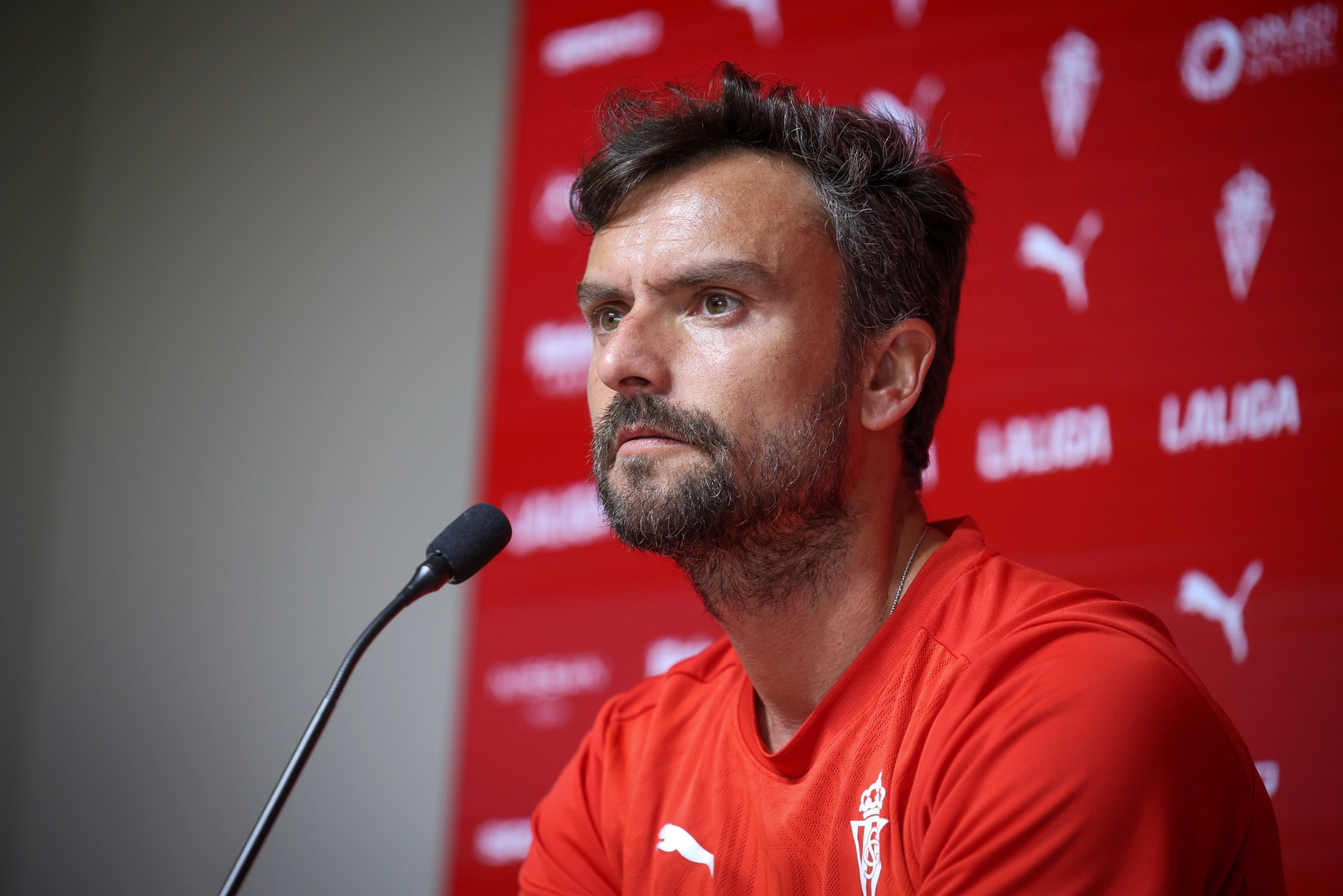 Rubén Albés en sala de prensa (Real Sporting)