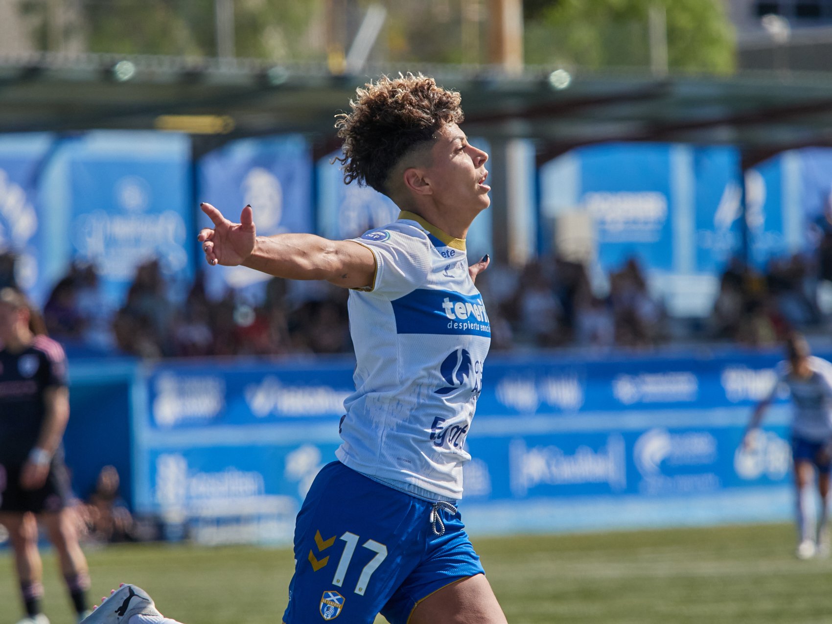 María José Pérez celebra un gol con el Costa Adeje Tenerife (UD COSTA ADEJE TENERIFE).