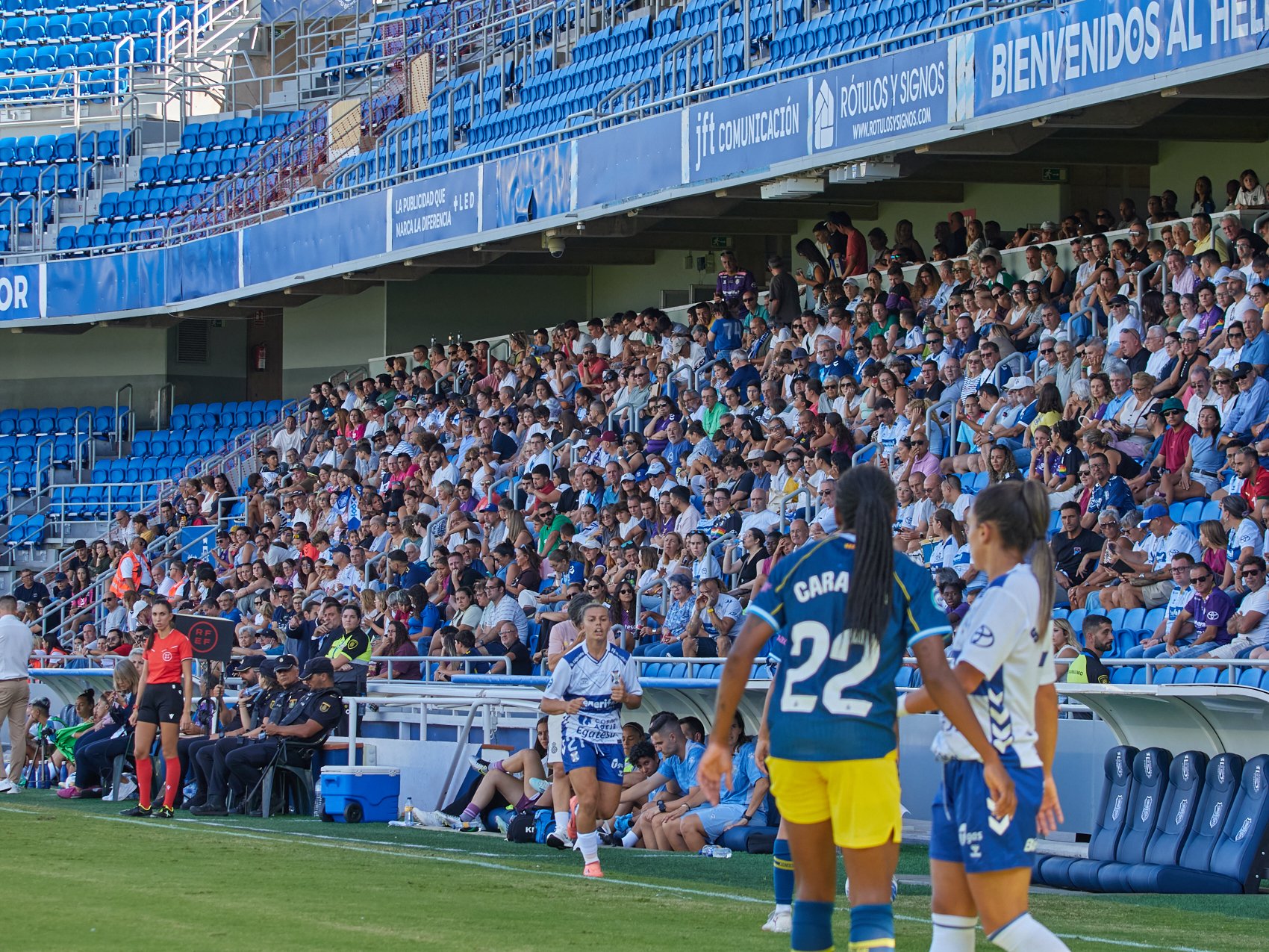 Acción del partido entre el Tenerife Femenino y el Espanyol en el Heliodoro (CEDIDA).