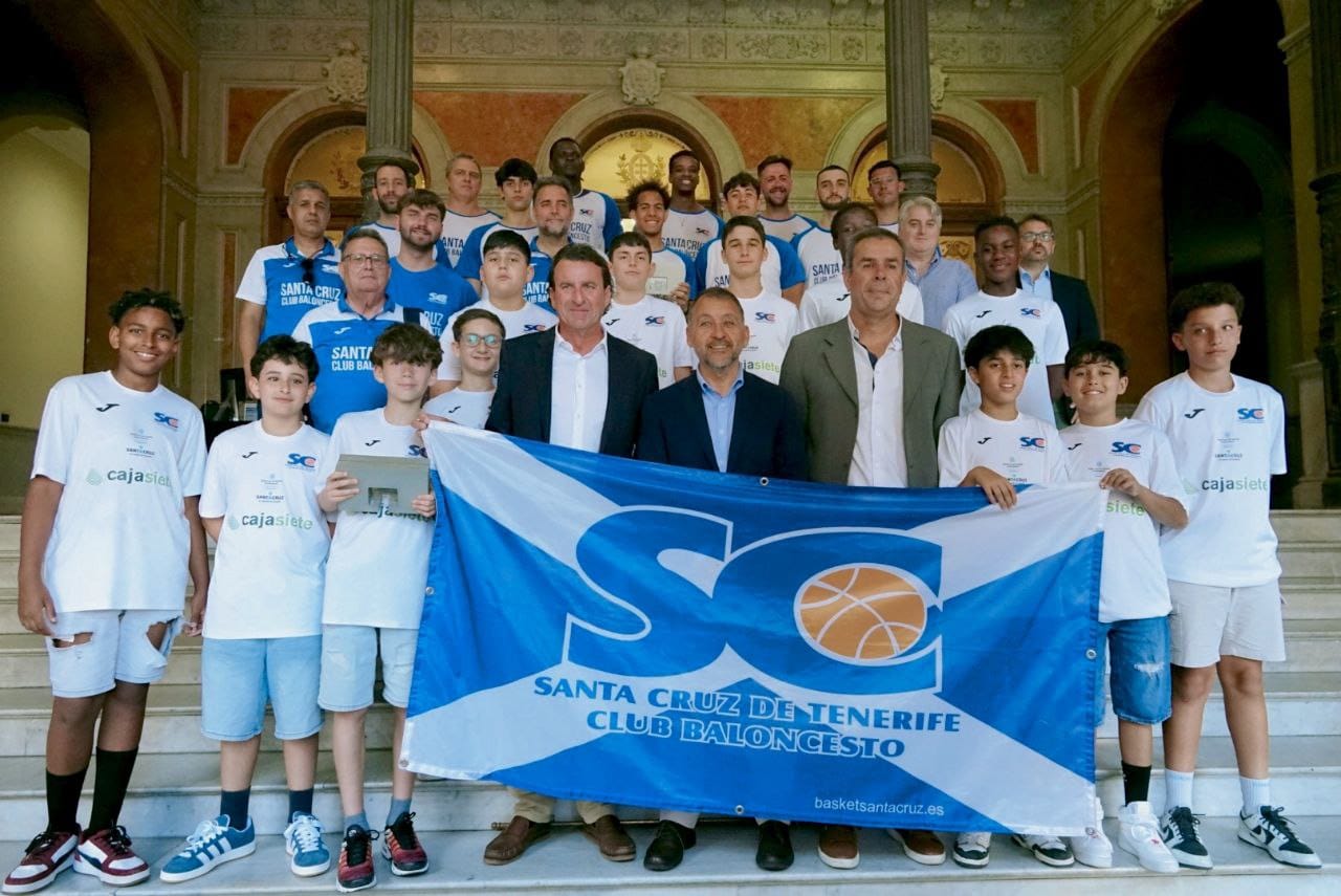 Recepción del Ayuntamiento al CB Santa Cruz (CEDIDA).