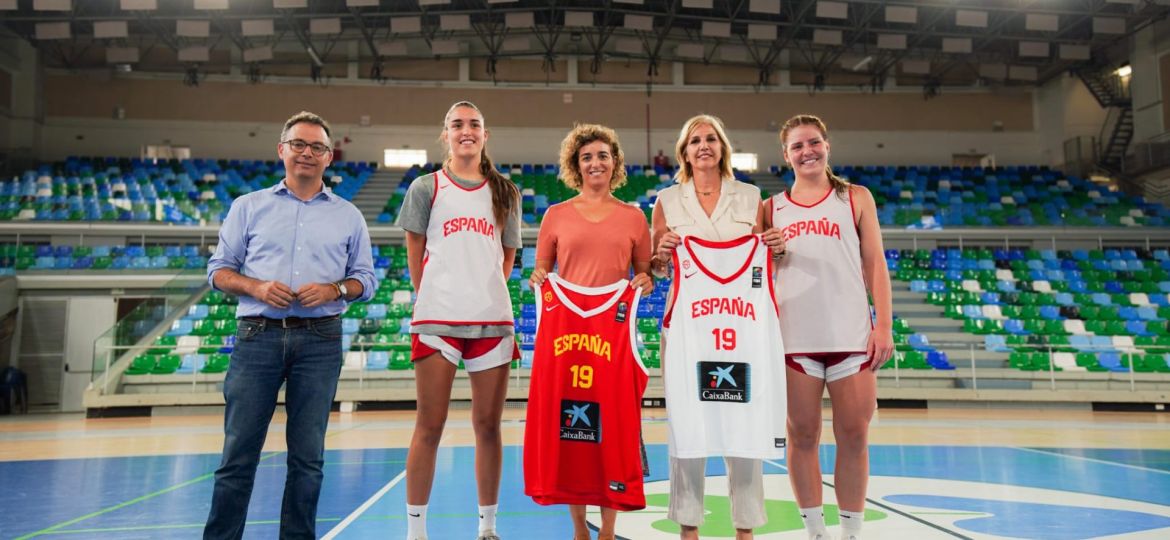 Entrega de las camisetas para el U20 Femenino (CEDIDA)