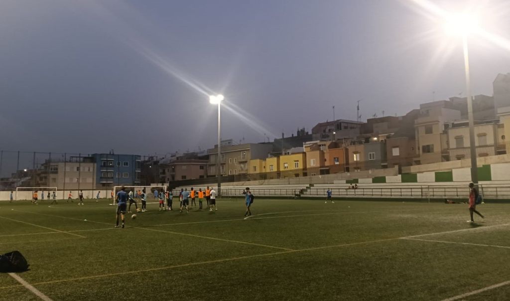 250813 Iluminación campo de futbol de Santa María