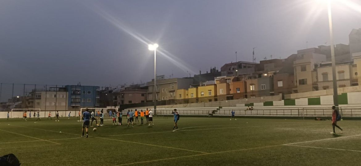 250813 Iluminación campo de futbol de Santa María