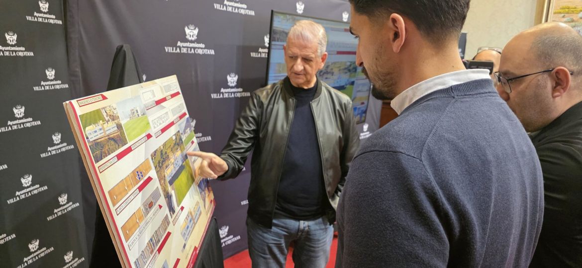 Presentación del nuevo proyecto de construcción de vestuarios en el Estadio Municipal Los Cuartos (CEDIDA)