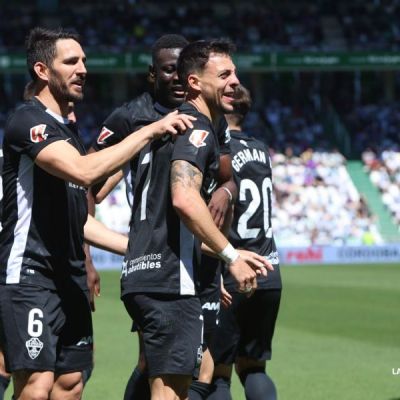 Óscar Plano celebra su tanto ante el Córdoba (LaLiga)