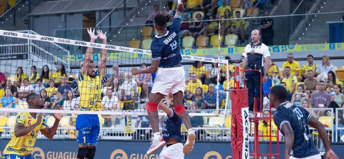Remate de Izunna Okafor en el Gran Canaria Arena (CEDIDA)