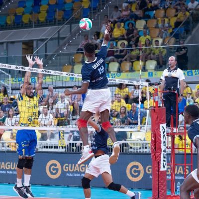 Remate de Izunna Okafor en el Gran Canaria Arena (CEDIDA)