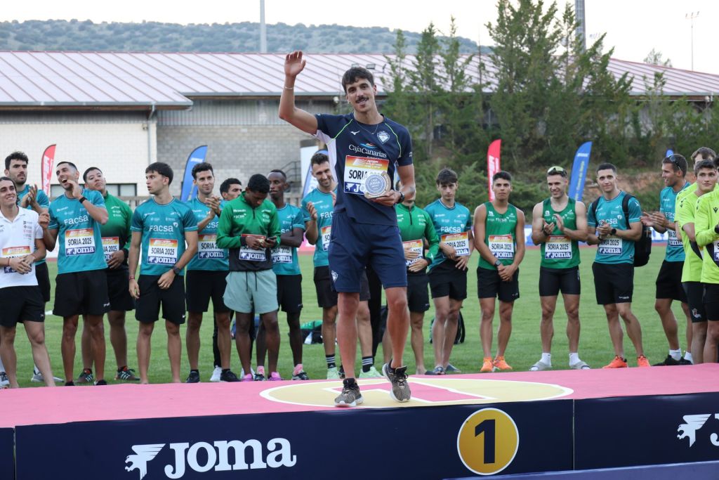 David Delgado recibiendo su premio (CEDIDA)