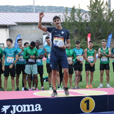 David Delgado recibiendo su premio (CEDIDA)