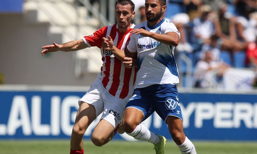 Mellot pugna por el balón (LaLiga)