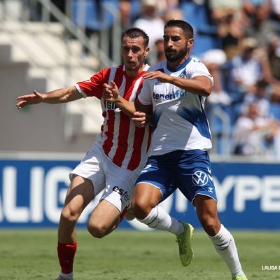 Mellot pugna por el balón (LaLiga)