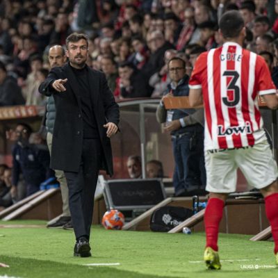 Rubén Albés dirigió su último partido con el Sporting ante el Tenerife (La Liga)