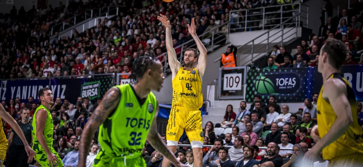 Aaron Doornekamp durante el partido en Turquía (BCL)