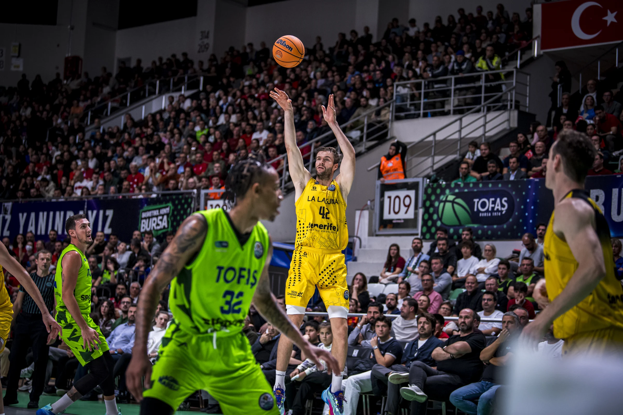 Aaron Doornekamp durante el partido en Turquía (BCL)