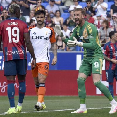 Aarón Escandel jugando ante el Huesca (LaLiga)