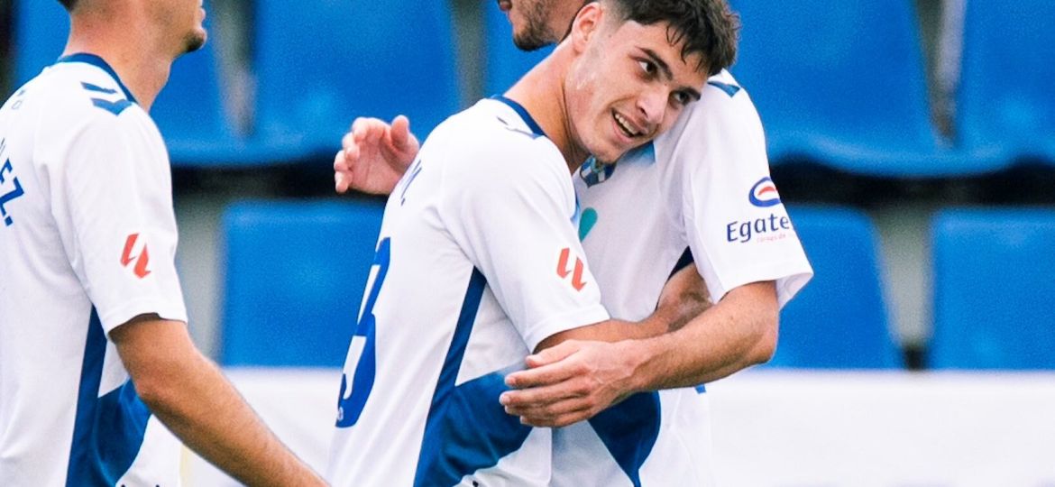 Aarón Martín celebra su gol al Huesca (CD TENERIFE)