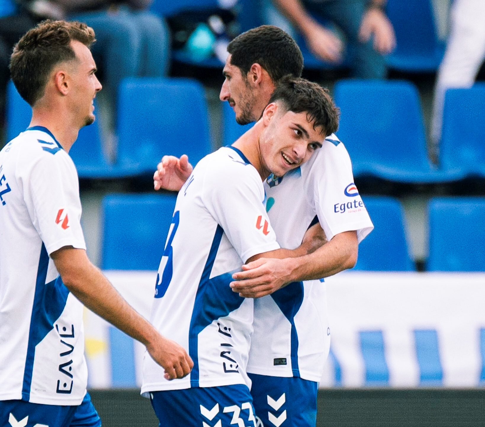 Aarón Martín celebra su gol al Huesca (CD TENERIFE)