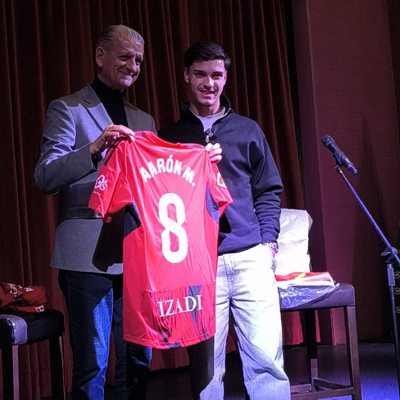Aaron Martín con Francisco Linares alcalde de La Orotava (ISLA DE FÚTBOL)