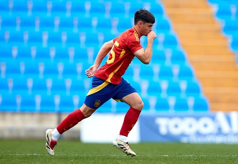Aarón Martín con la selección española sub19(@RFEF)|Aarón Martín