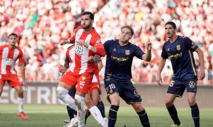 Acción del Almería - Tenerife (La Liga)|Mellot en el partido de Almería (LA LIGA)