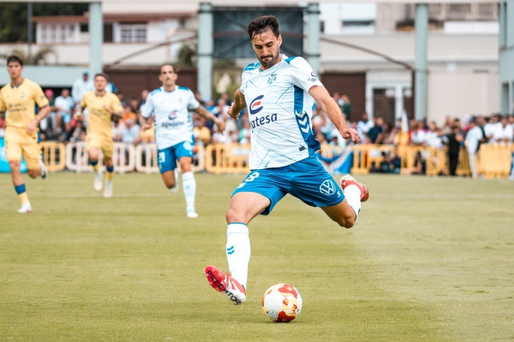 Acción del Tenerife- Las Palmas del Trofeo Teide 2025 (CD TENERIFE)|Gzb48fsWQAAkeZl