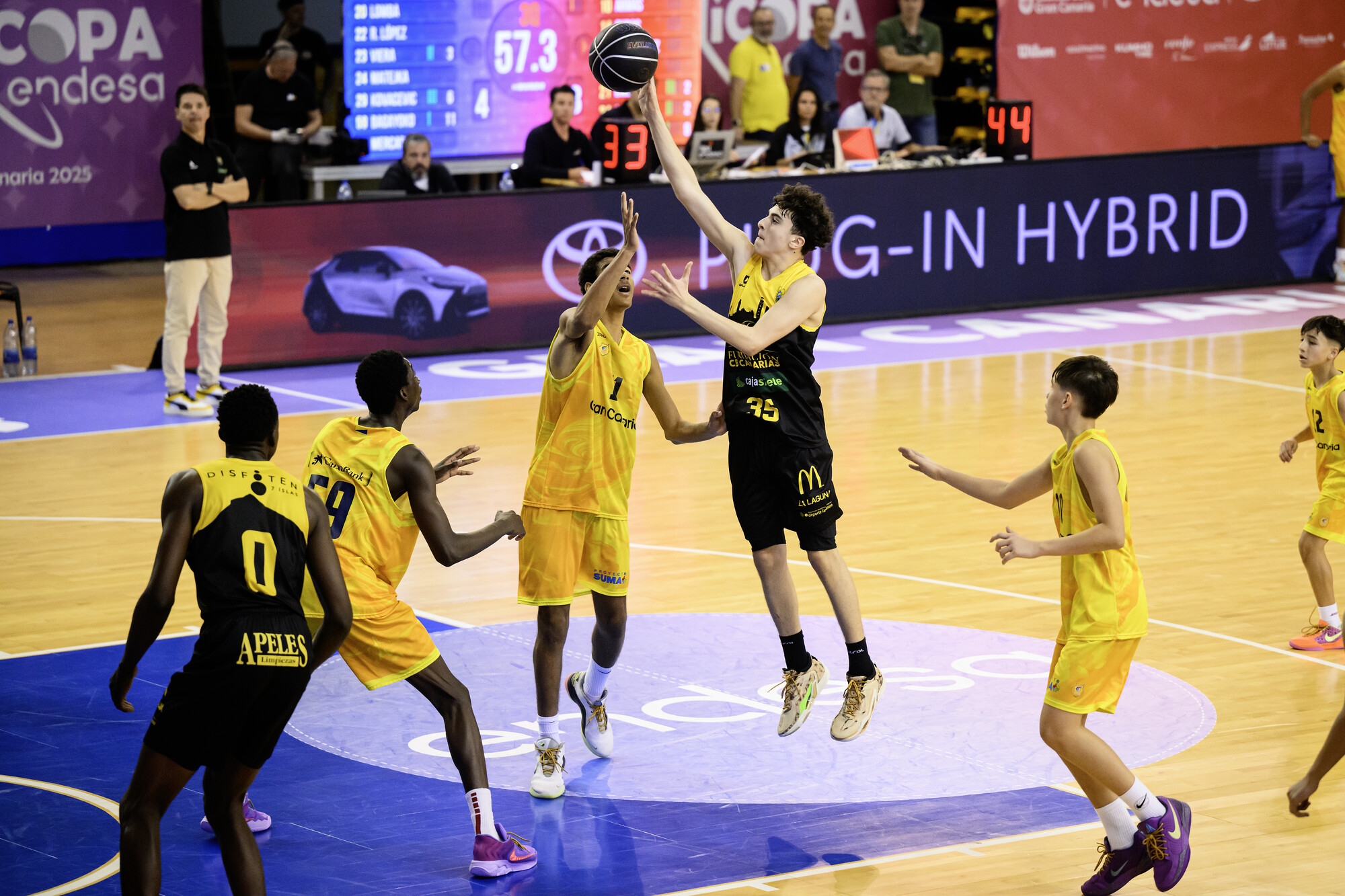 Acción del miniderbi (ACB Media)