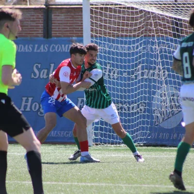 Acción del partido ante el Navalcarnero (CD Atlético Paso)