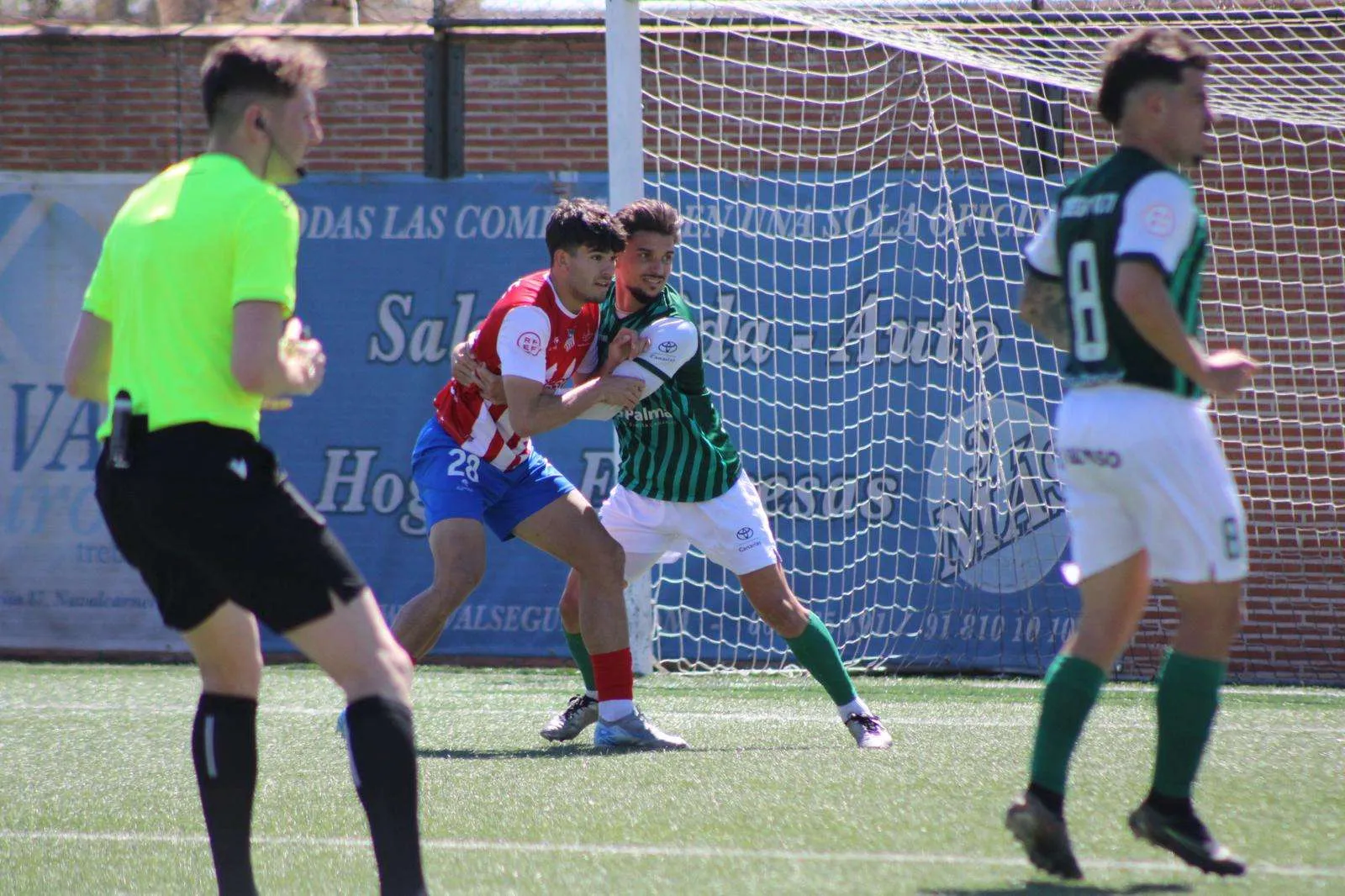 Acción del partido ante el Navalcarnero (CD Atlético Paso)