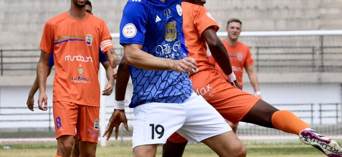 Acción del partido en el Antonio Domínguez (@CDMarinoOficial)