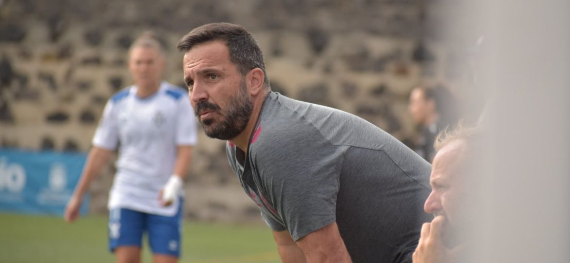 Adrián Albéniz (CD Tenerife Femenino)|Antonio González (CD Tenerife Femenino)