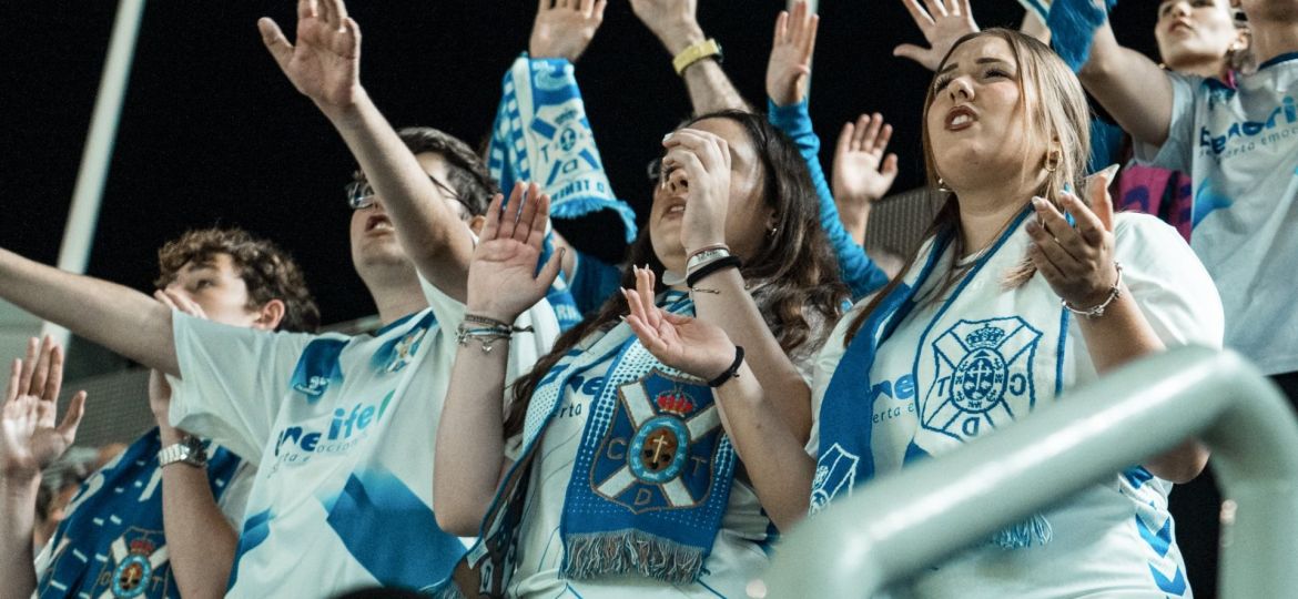 Afición animando (CD TENERIFE)