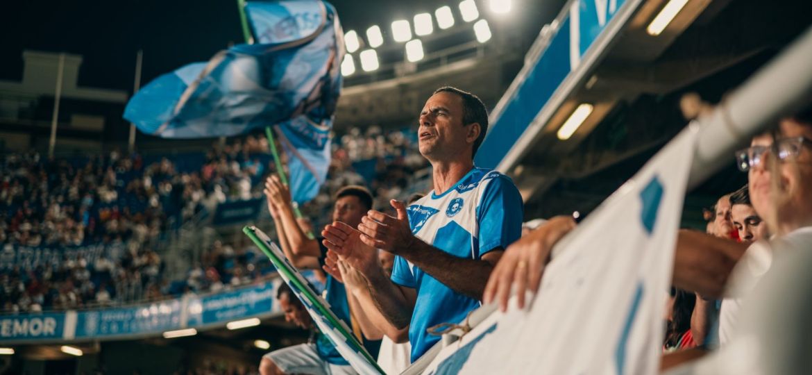Afición blanquiazul contra el Zamora (CD Tenerife)
