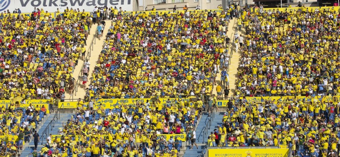 Afición de Las Palmas en el Estadio de Gran Canaria (UD LAS PALMAS)