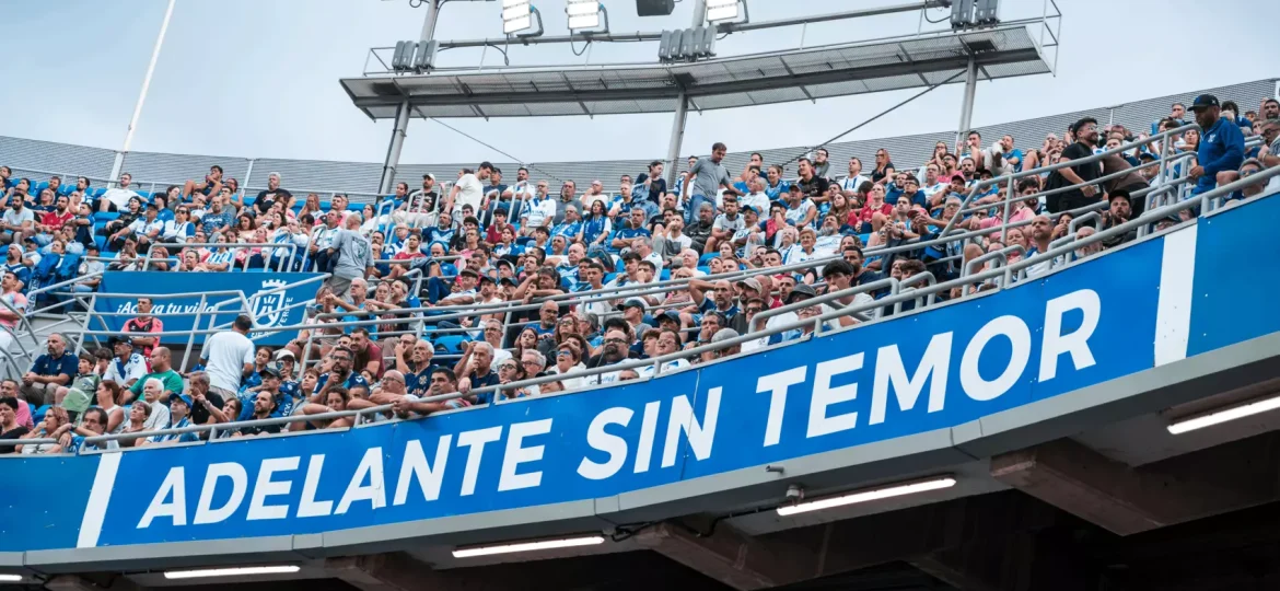 Afición en el Heliodoro (CD Tenerife)