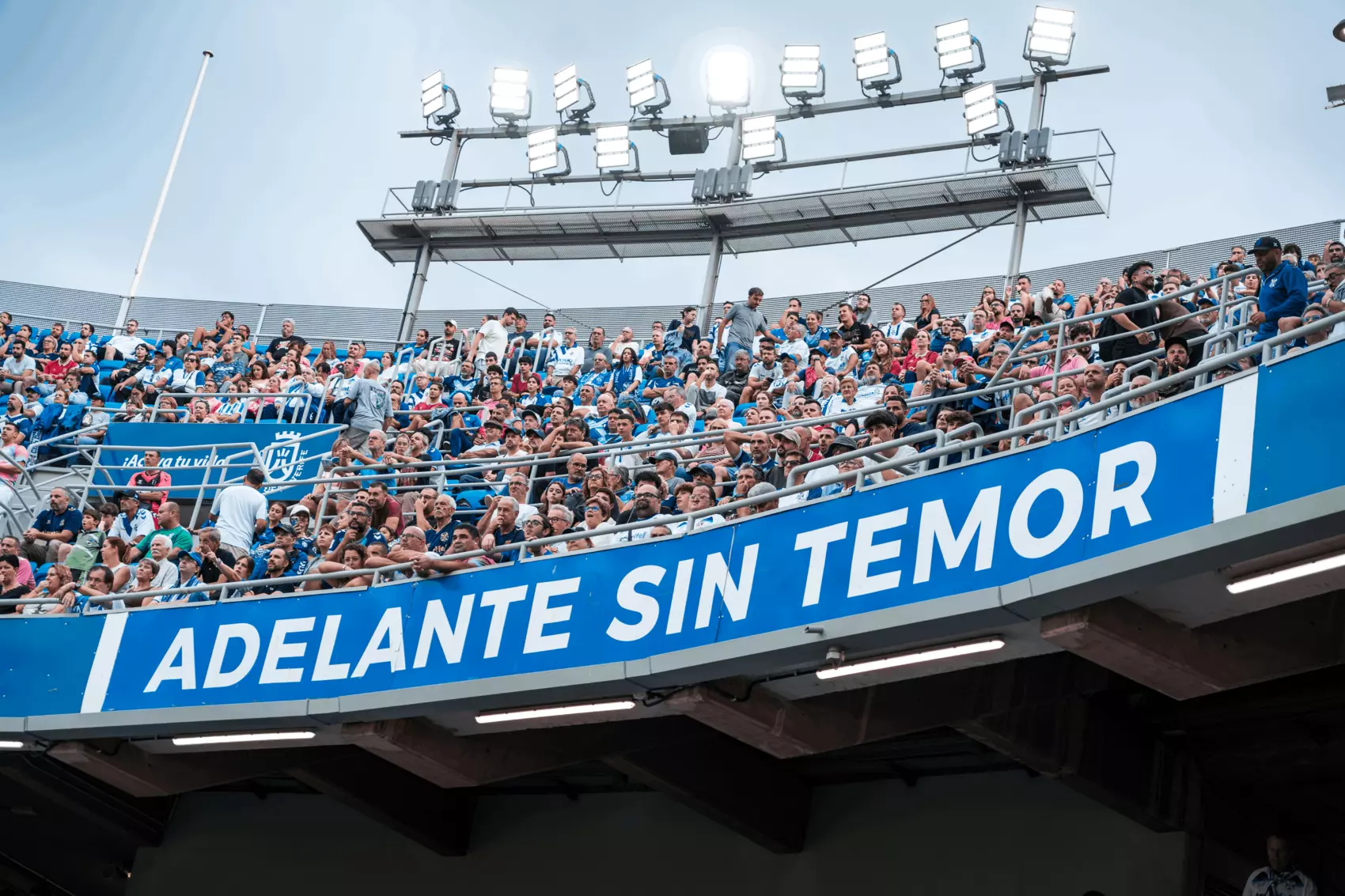 Afición en el Heliodoro (CD Tenerife)