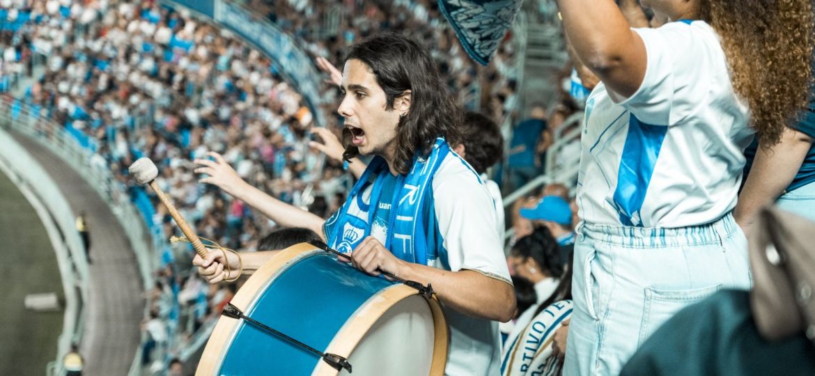 Aficionados animando al Tenerife (CD TENERIFE)|G1CjF7rWcAA7fyj