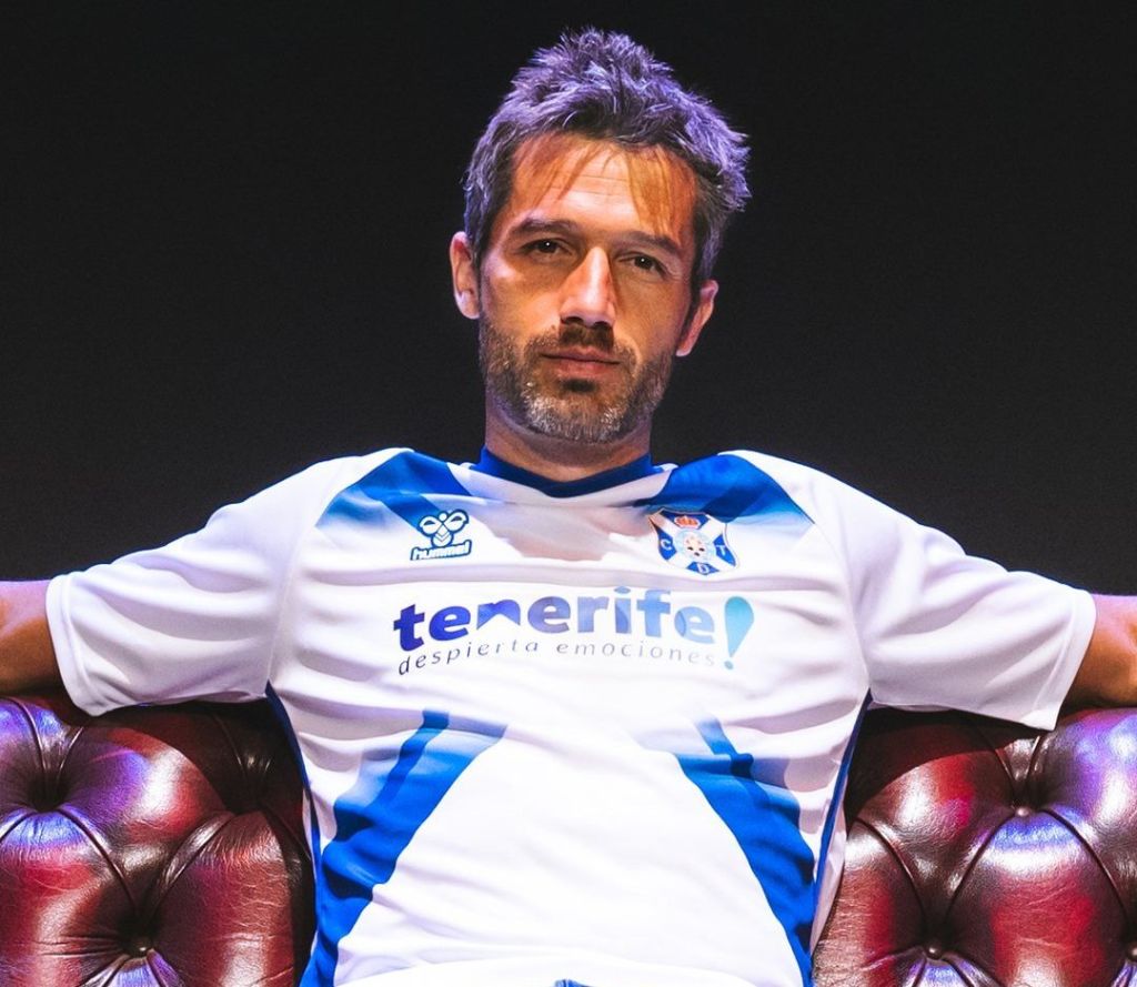 Aitor Sanz con la primera eqiupación 24-25 (CD TENERIFE)