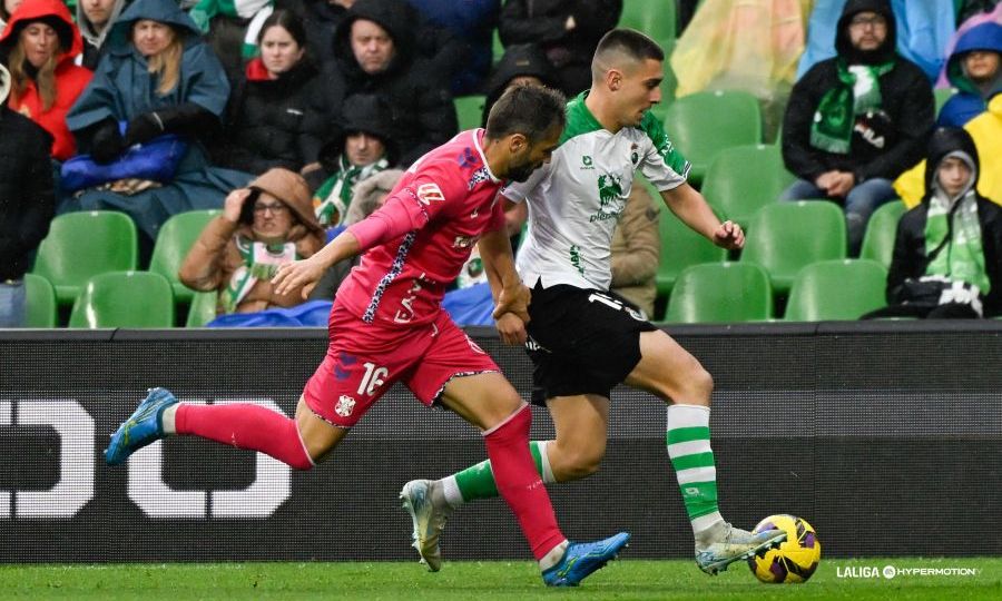 Aitor Sanz en defensa (La Liga)