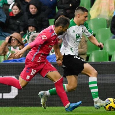 Aitor Sanz en defensa (La Liga)
