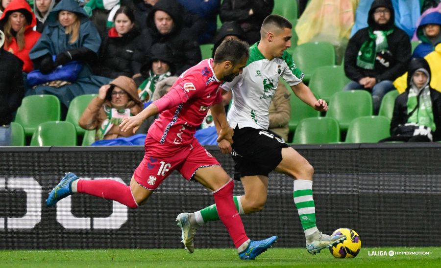 Aitor Sanz en defensa (La Liga)