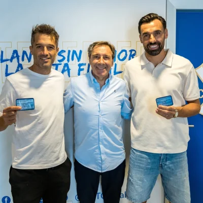 Aitor Sanz y Enric Gallego con sus abonos