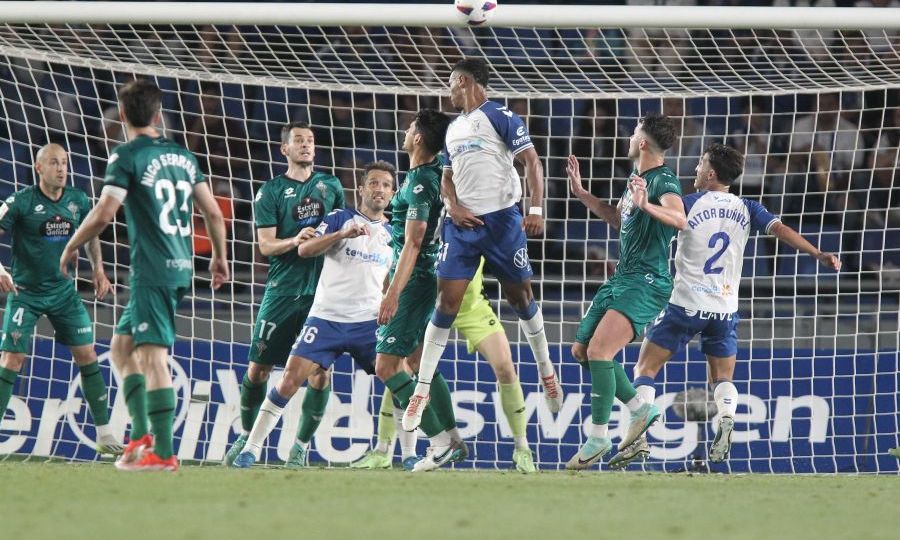 Aitor Sanz y Loïc durante el Tenerife- Racing de Ferrol (LA LIGA)