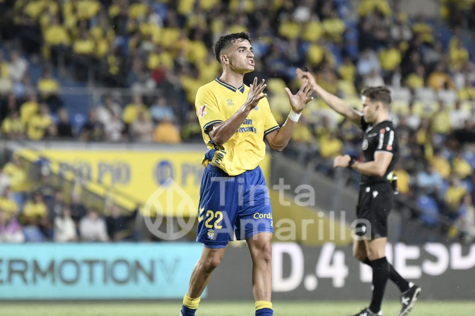 Ale García lamenta una acción de ataque malograda por la UD Las Palmas (C. Torres)