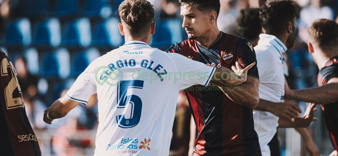 Álex Muñoz con el Levante en el Heliodoro (DEPORPRESS)